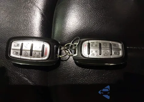 2017 Chrysler Pacifica Touring-L из США, поврежденный, VIN 2C4RC1BG4HR823627